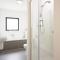 Roof terrace lakeside with access into Spa on a nature reserve Water Garden 9 WG9 - 萨默福德凯恩斯