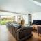 Lakeside property with spa access on a nature reserve Ruby Cottage MV04
