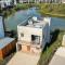 Luxury lakeside property with spa access ML44