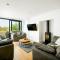 Luxury lakeside property with spa access ML44