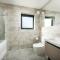 Luxury lakeside property with spa access ML44