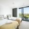 Luxury lakeside property with spa access ML44