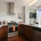 HostWise Stays - Free Garage Parking, Gym, City Views! - Pittsburgh