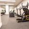 HostWise Stays - The Washington at Chatham - Free Parking, Private Gym, Skyline Views! - 匹兹堡