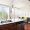 HostWise Stays - The Washington at Chatham - Free Parking, Private Gym, Skyline Views! - 匹兹堡