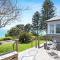 Bayview Bungalow - Nelson Holiday Home