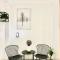 MIDMOST Boutique Hostel