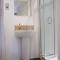 Spacious two bedroom, two bathroom Beach Nest with garden - St. Leonards