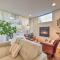 Sleek Seattle Home with Rooftop Patio and Views!