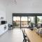 New & Bright 2BR with Balcony near Beach by FeelHome - 特拉维夫