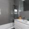 New & Bright 2BR with Balcony near Beach by FeelHome - 特拉维夫