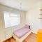 Cozy & Quiet Two Bedroom Apartment - Chingford