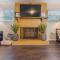 King bed open floorplan in heart of Bham