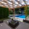 The Oasis - Family-Friendly Holiday Home with Heated Pool