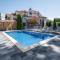 The Oasis - Family-Friendly Holiday Home with Heated Pool