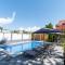 The Oasis - Family-Friendly Holiday Home with Heated Pool