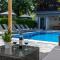 The Oasis - Family-Friendly Holiday Home with Heated Pool