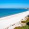 Charming 2 Bed South End Beachfront Condo at Popular Seawinds - جزيرة ماركو