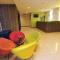 Pose In Hotel Solo