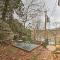 Cozy Eureka Springs Cottage, Walk to Dtwn!