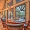 Broken Bow Cabin Deck with Hot Tub and Pool Table! - بروكن بو