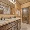 Broken Bow Cabin Deck with Hot Tub and Pool Table! - بروكن بو