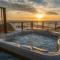 Spectacular Oceanfront Studio with Hot Tub & Loft
