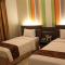 Pose In Hotel Solo