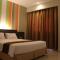 Pose In Hotel Solo