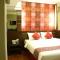 Pose In Hotel Solo