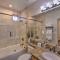 Cave Creek Oasis with Putting Green, Spa and Mtn View! - Cave Creek