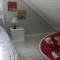 Cozy ,artistic cottage in a garden setting close to the beach and hiking trails.