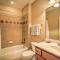 Luxury Estate Private Hot Tub and Pickleball Court