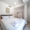 Villa Vivian Heated Private Swimming Pool & Jacuzzi