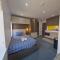 New House - Magnificent Studios in Coventry City Centre, free parking, by COVSTAYS - 考文垂