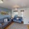 Anchor Down at The Bay, sleeps 4-6 in 2 bedrooms, dogs welcome too - Filey