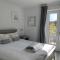 Prospect Cottage, The Bay, balcony, 2 bedrooms, patio, parking nearby, 2 dogs welcome