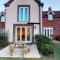 Family Tides, The Bay, 2 bedrooms, patio garden, parking nearby, 2 dogs welcome