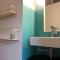 Apartment in Gelb, mit Balkon, Kamin, 50 Schritte zu Radweg, ideal for Long Stay, 4 Singles in Single Rooms