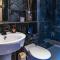 Spacious 3-Bed Penthouse with City Sky Line Views