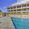Downtown Kona Condo with Pool Access Walk to Beach! - كيلوا كونا