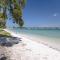 Sandy Beach House Corlette Unit 1 Waterfront WI-FI Aircon