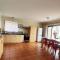 "Sea to See" Large Apartment in Prime Location with Great Views - Halletts Cove