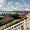 Vaste villa en position dominante superbe vue lacs - Hautecour