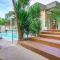 Trelawney Beach House - opposite Blairgowrie beach