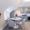 Elliot Oliver - Stylish Loft Style Two Bedroom Apartment With Parking