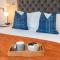 Elliot Oliver - Stylish Loft Style Two Bedroom Apartment With Parking