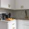 428-3R Spacious Prime Midtown 2BR Newly furnished