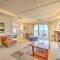 Beachfront Traverse City Resort Condo with Pool - 特拉弗斯城