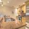 Beachfront Traverse City Resort Condo with Pool - 特拉弗斯城